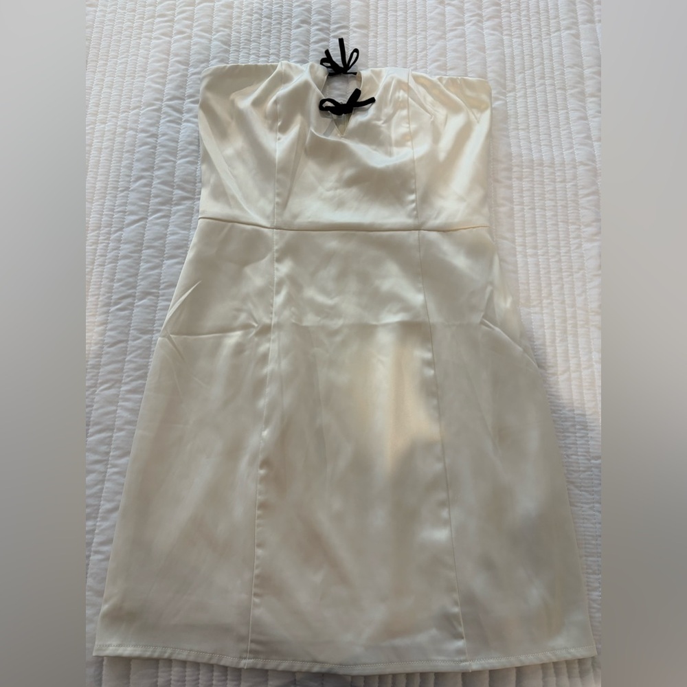 PacSun Cream Sheath Dress Sweetheart Neckline Sleeveless